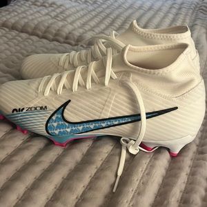 Brand new Nike soccer cleats!! Never been worn!